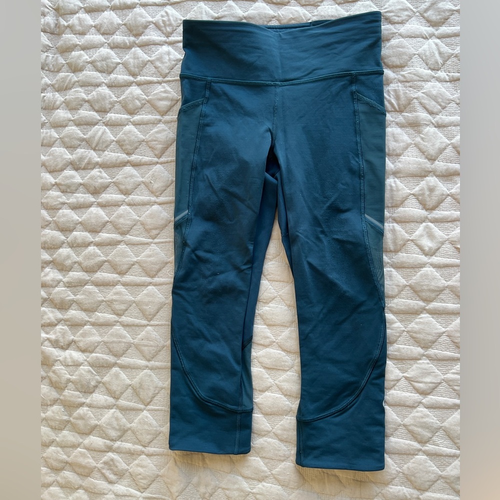 Lululemon size 4 cropped teal blue leggings